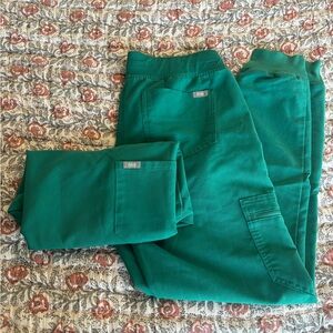 figs scrub set // green // size S one pocket top + jogger